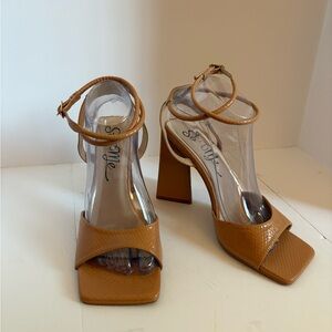 So Me Stylish Tan Block Heel Sandals Size 9